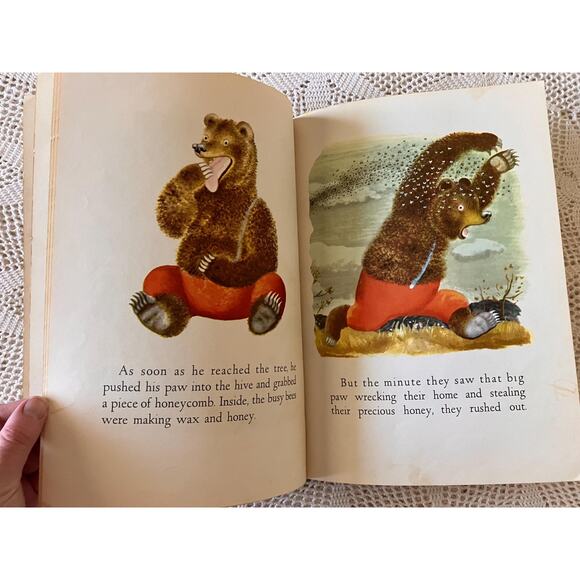 1947 The Big Brown Bear: Big Golden Book by Georges Duplaix & Gustaf Tenggren - Picture 8 of 9